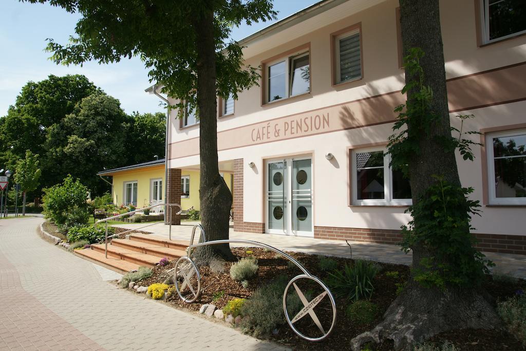 Cafe Und Pension Blohm Greifswald Esterno foto